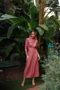 VESTIDO CAPRIS